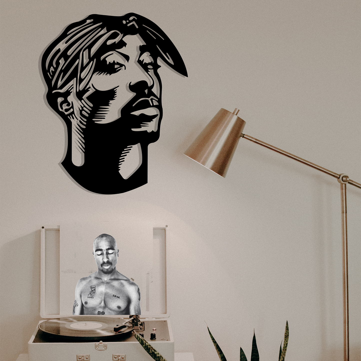 TUPAC, Μεταλλικό διακοσμητικό τοίχου